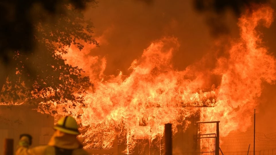Πυρκαγιές στις ΗΠΑ: Δεν έχουμε ξαναδεί κάτι τόσο απρόβλεπτο, λένε οι αρχές της Καλιφόρνια – Βίντεο